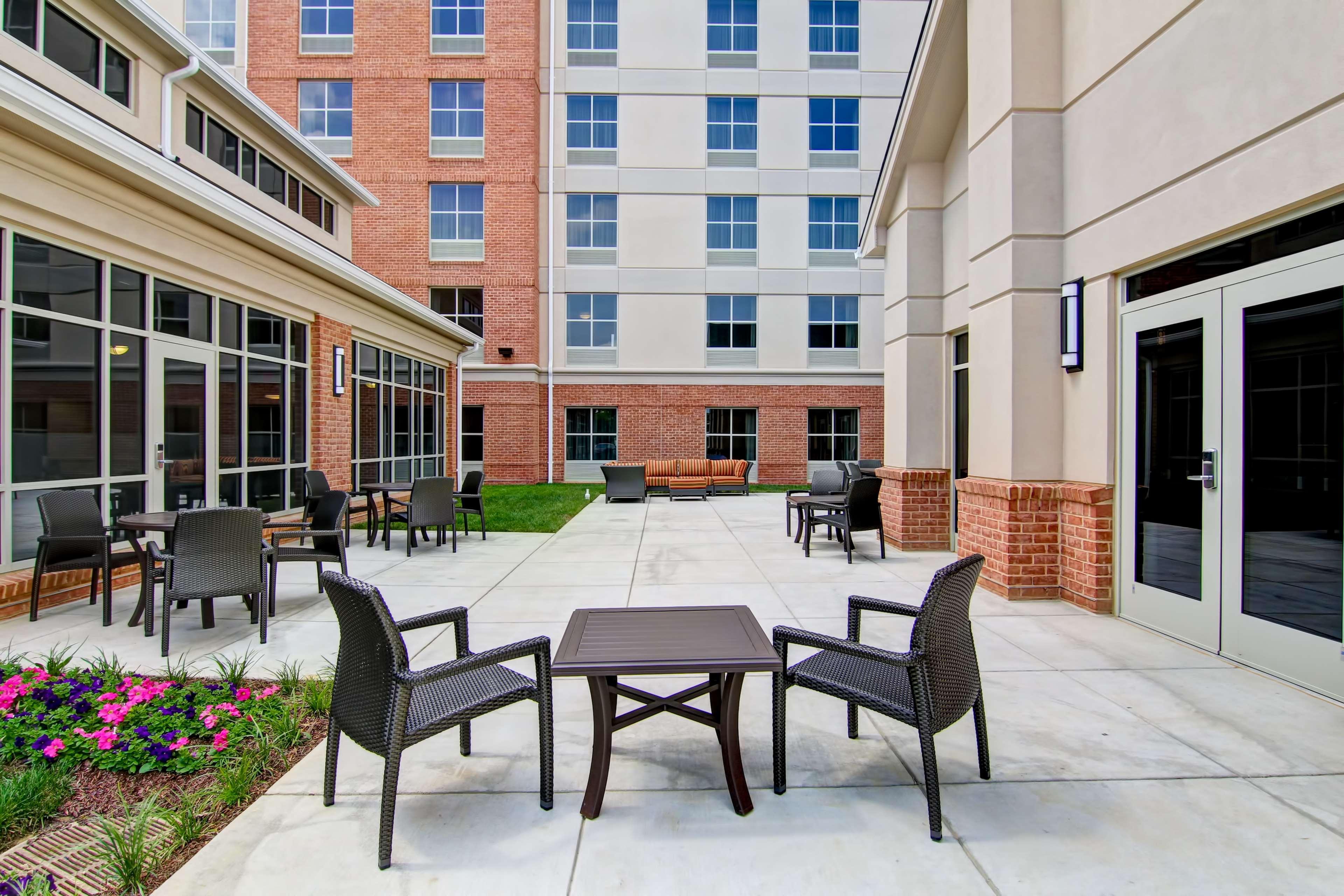 Homewood Suites By Hilton Woodbridge Exterior photo